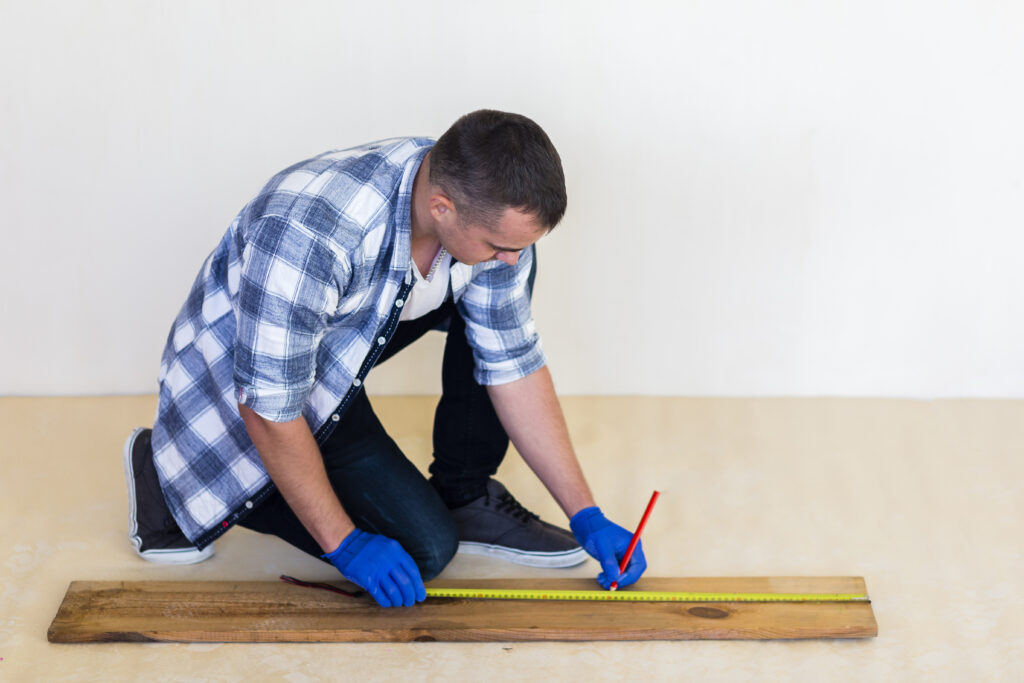 full-shot-man-taking-measure-wood